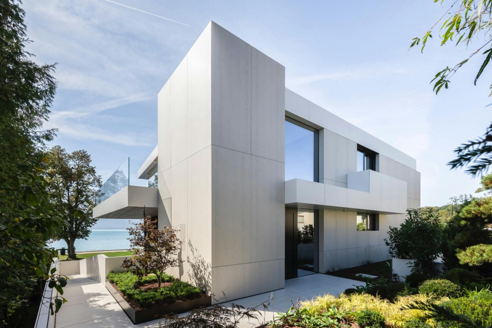 Image number 42 of the current section of Façades and flooring enhance the design of this semi-detached Mediterranean villa with two dwellings  in Cosentino Canada