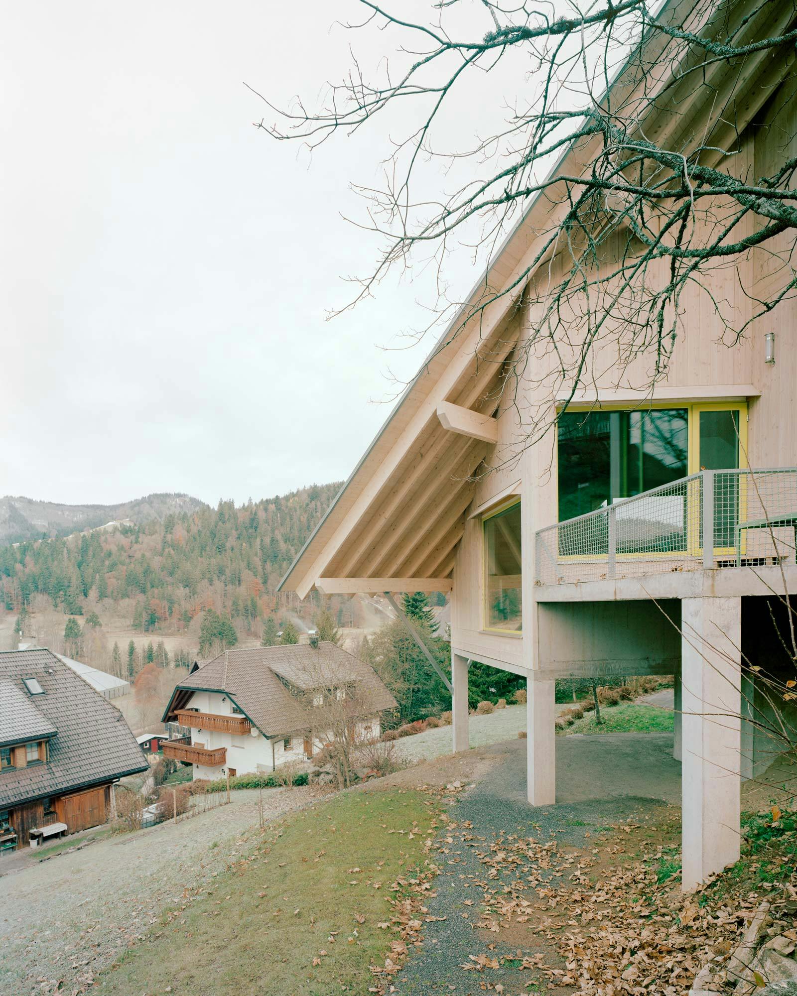 Image number 35 of the current section of FRIHA. House on a hill in Cosentino Canada