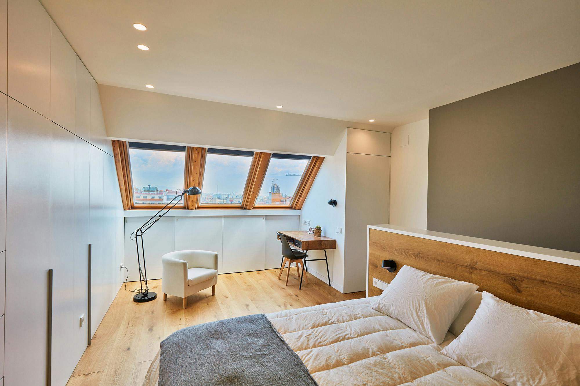 balmes-sobre-atico-duplex-24 Image 35 of balmes sobre atico duplex 24.jpg?auto=format%2Ccompress&ixlib=php 3.3 in A duplex in Barcelona is brought back to life thanks to a bright, open-plan renovation, enhanced by the light tones of Silestone - Cosentino