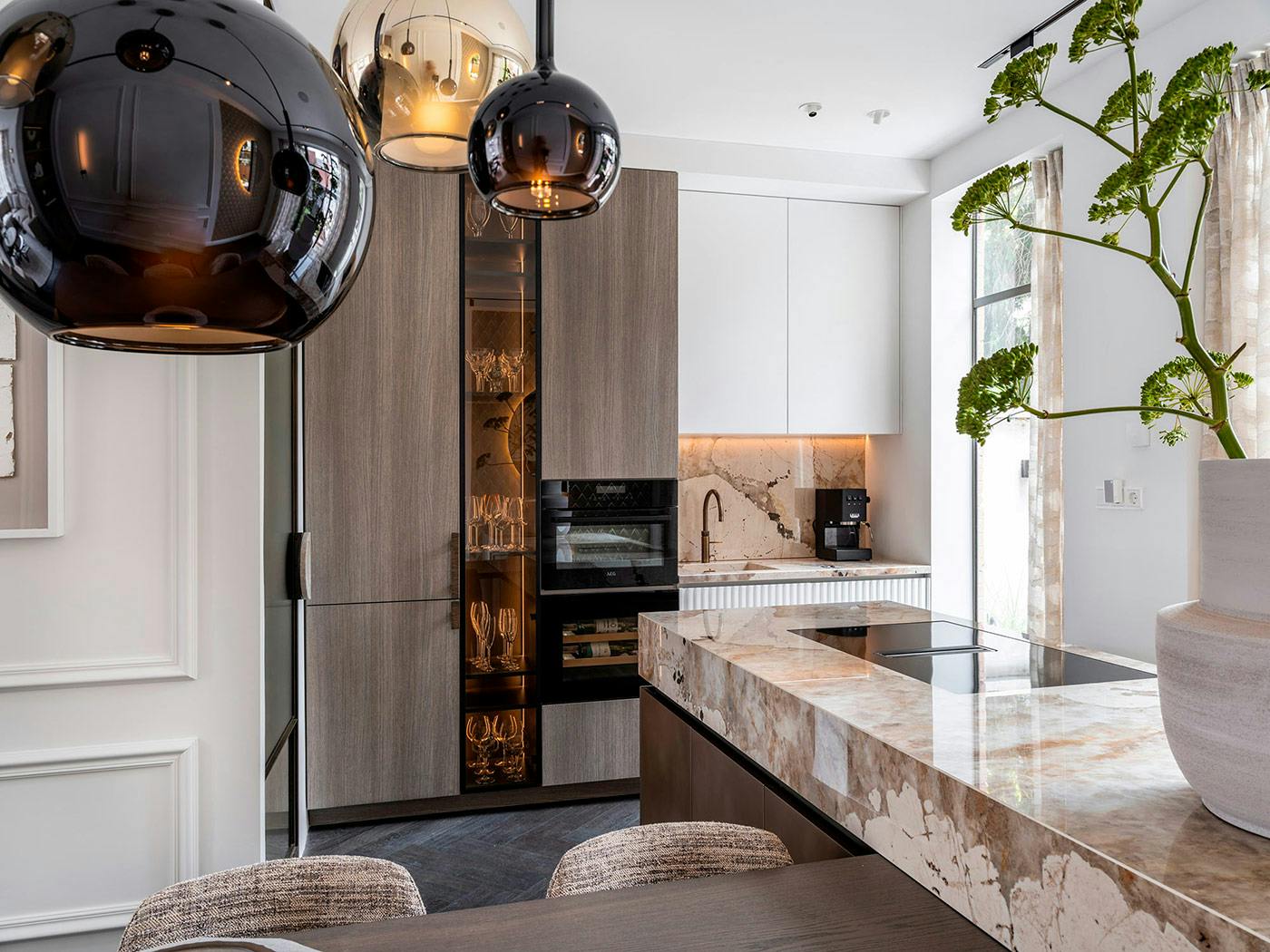 Image number 40 of the current section of A sophisticated home with a Dekton worktop in the scullery: the new trend for large kitchens in Cosentino Canada