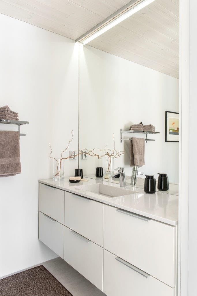 Finnish Wooden House Model ‘Laaksolahti’ – Bathroom with Silestone wash basin