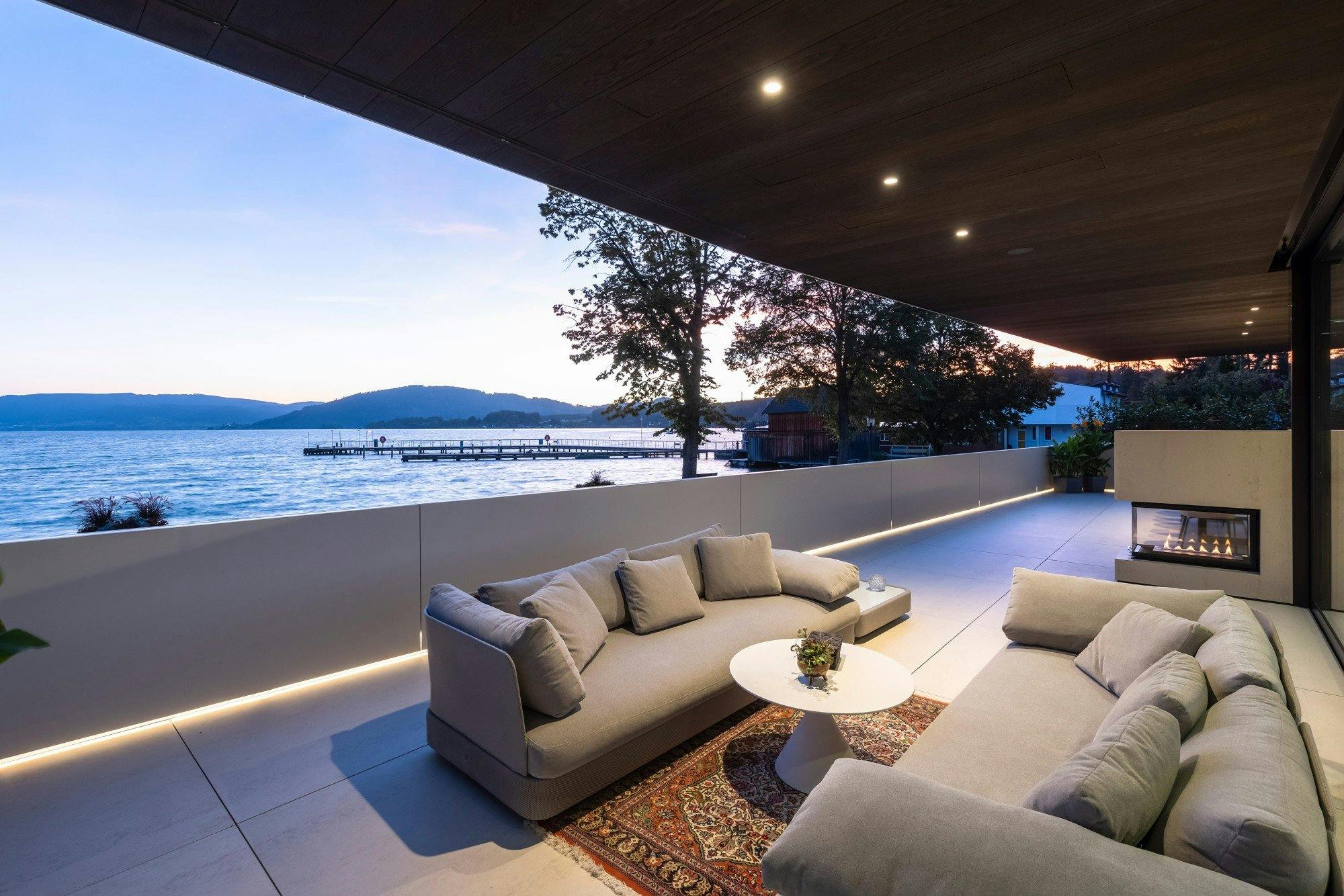 Image number 44 of the current section of A state of the art house on the lake in Cosentino UK