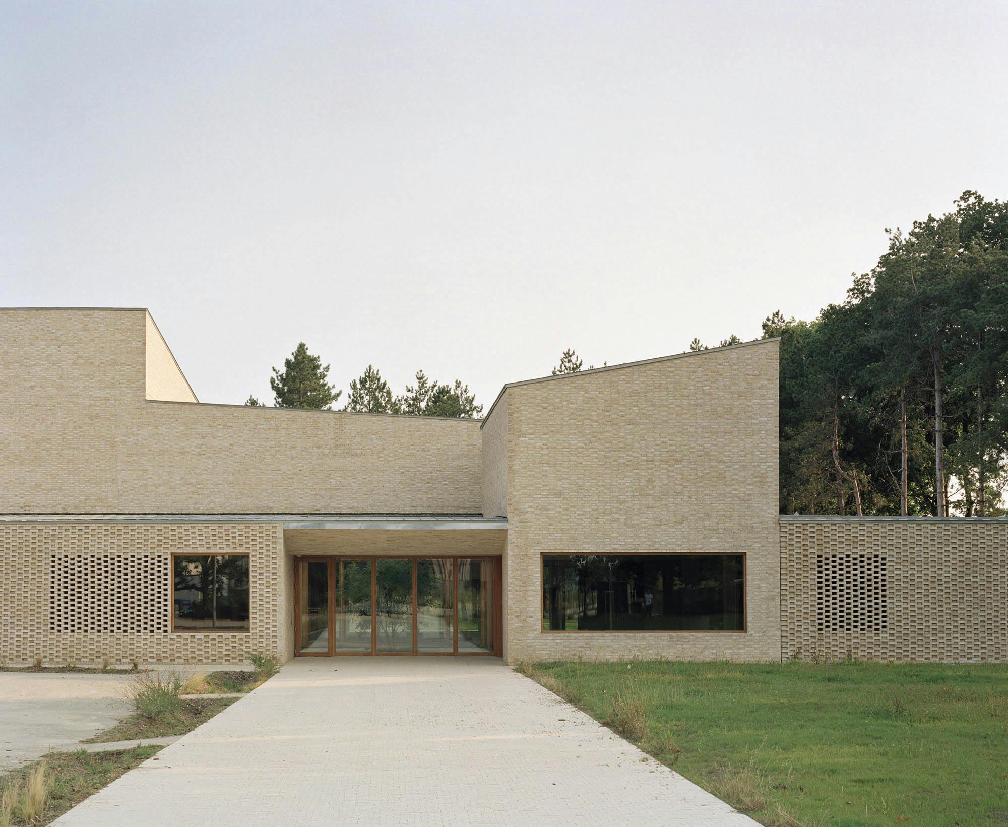 Image number 34 of the current section of Pierres Blanches Cultural Center in Cosentino UK