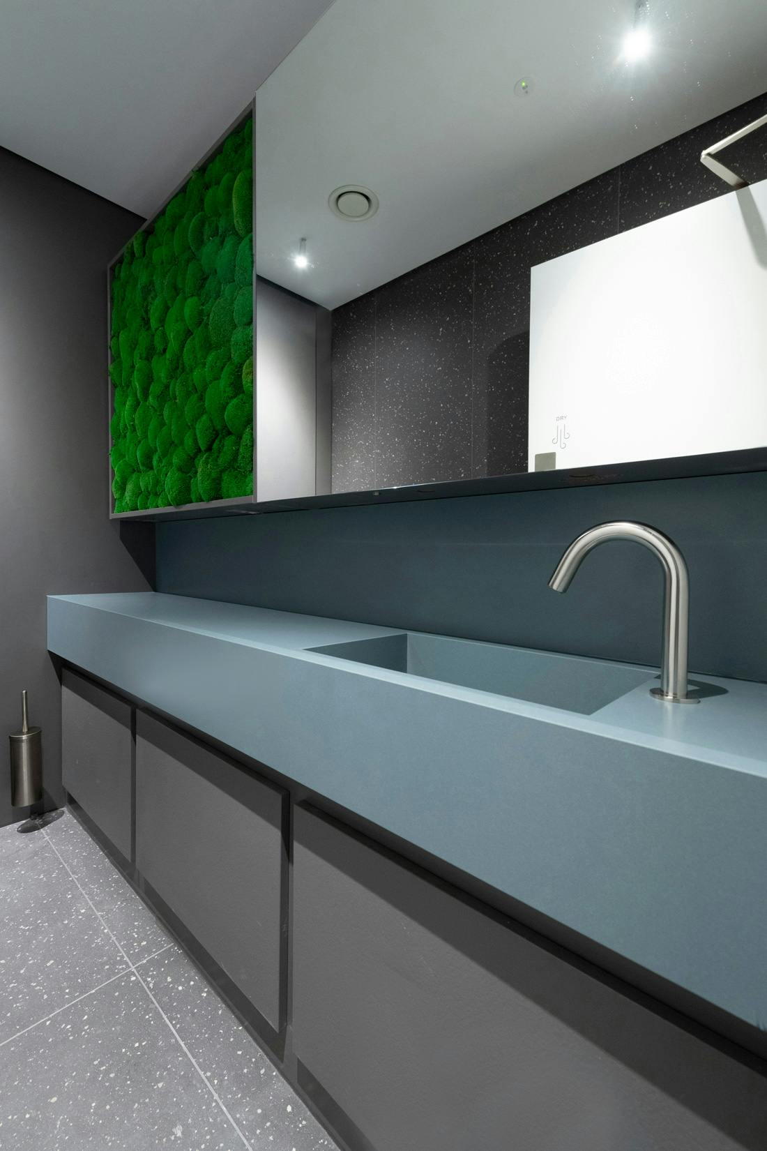 Image number 36 of the current section of Sustainable washbasins in Mediterranean colours and modern design for the groundbreaking Superloo bathrooms in Cosentino UK