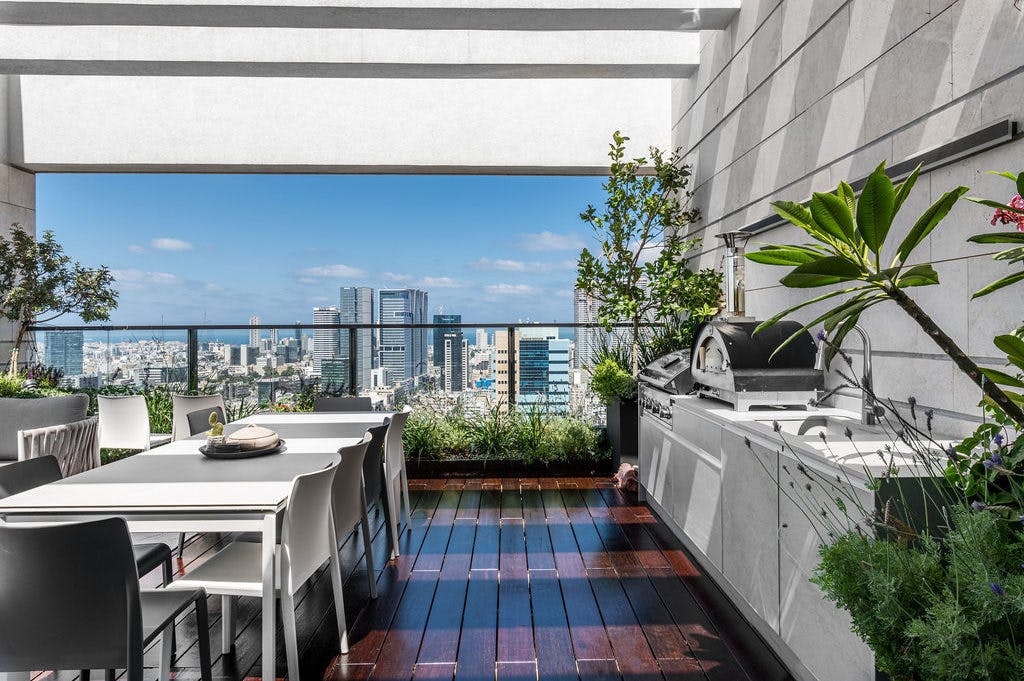 Apartment-in-Tel-Aviv-Zissy-Hatsubai-15