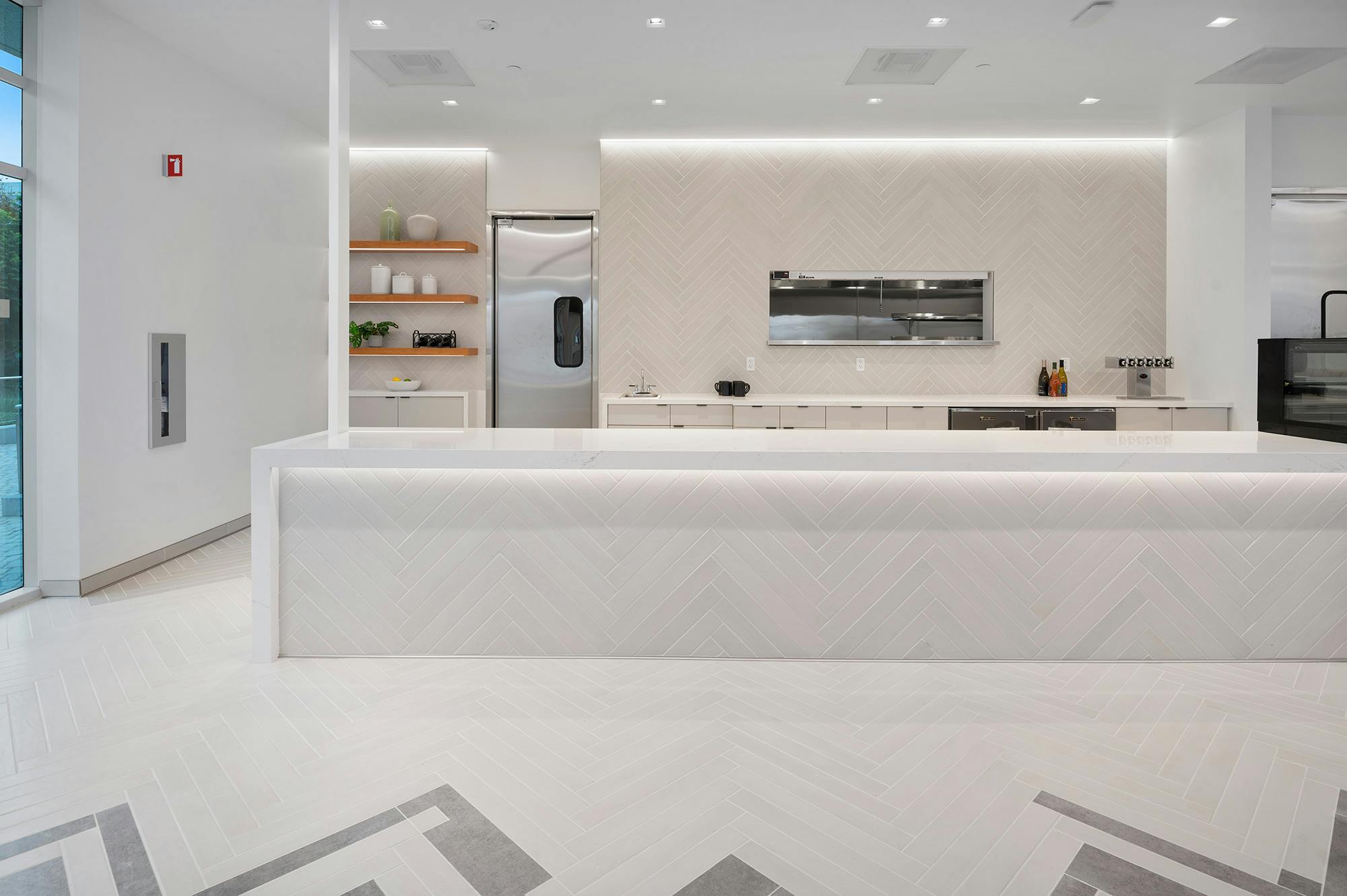 Image number 33 of the current section of Hollo Café in San Francisco’s largest life science and innovation campus features Silestone and Dekton in Cosentino UK