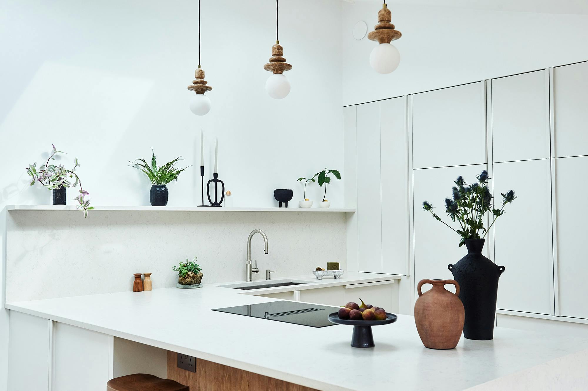 Image number 44 of the current section of The subtle texture of Dekton Nacre takes centre stage in the new kitchen of influencer Álex Sánchez de Mora  in Cosentino UK