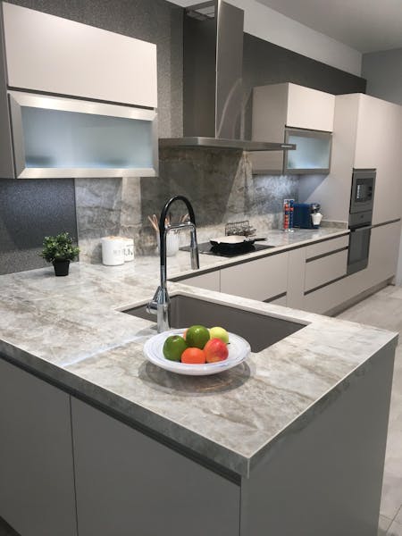 Image of Grupo Leoia Cocinas Taga 1.jpg?auto=format%2Ccompress&fit=crop&ixlib=php 3.3 in L-shaped kitchens, functionality and design in any space - Cosentino