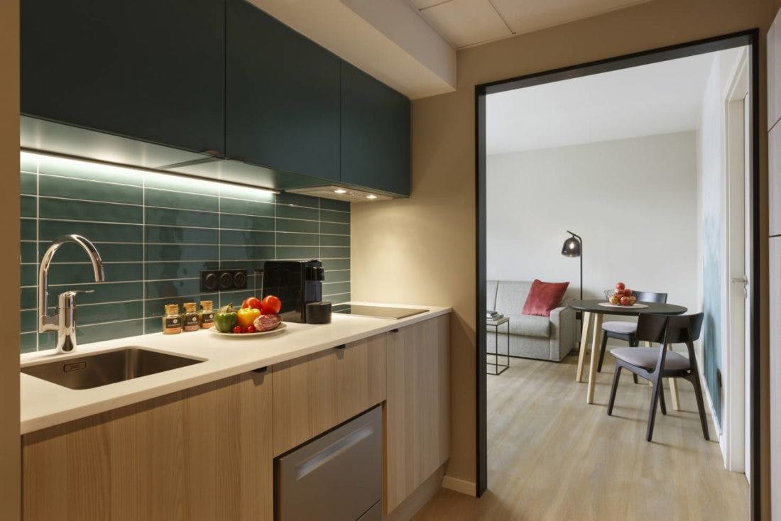 Image of appartement 11 1651739249 176.157.41.172 1 1100x734 1.jpg?auto=format%2Ccompress&ixlib=php 3.3 in Sleek Silestone & Dekton countertops complement a Cape Town hotel designed to be lived in  - Cosentino