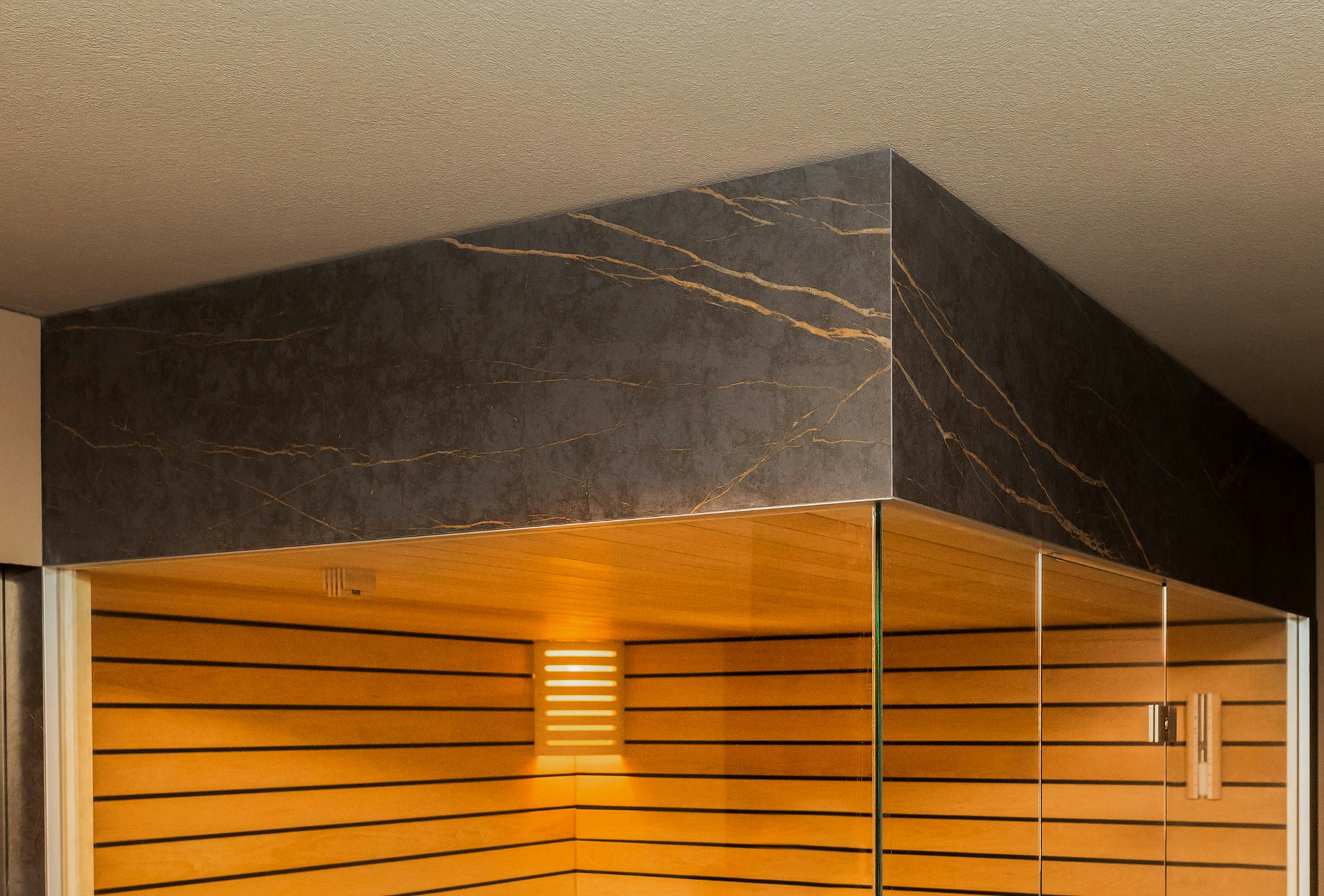 This sauna reaches its full wellness potential thanks to Dekton