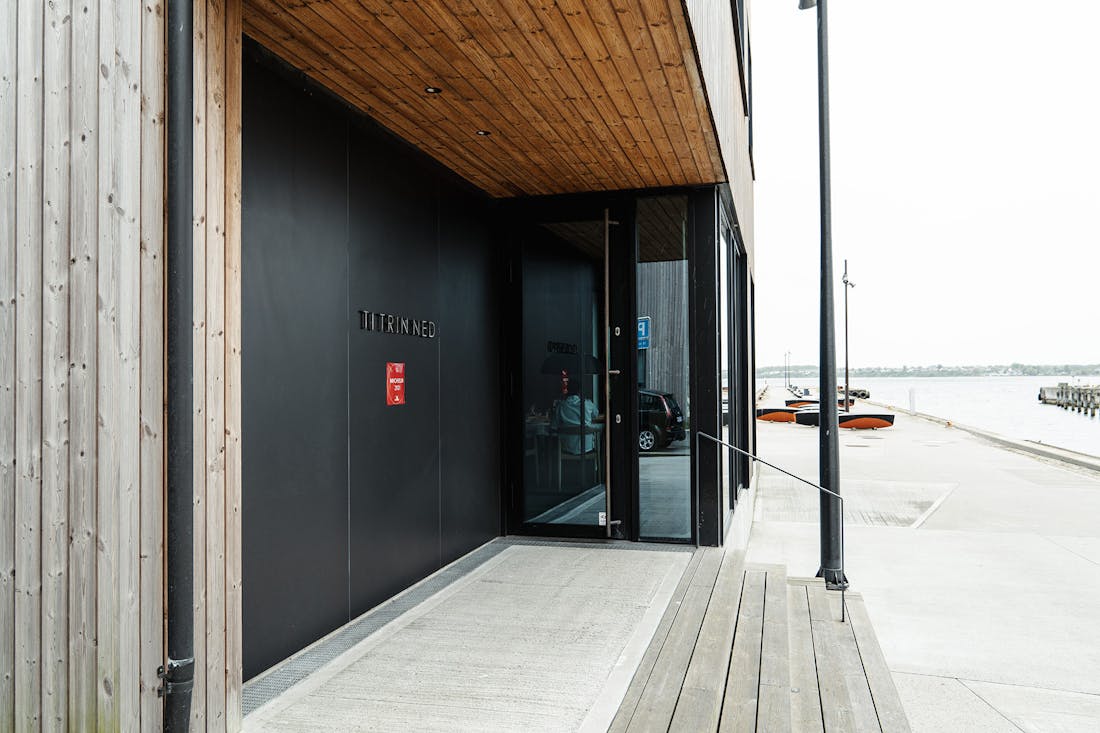 This Michelin-starred Danish restaurant uses Dekton on its façade to withstand the harsh marine environment 