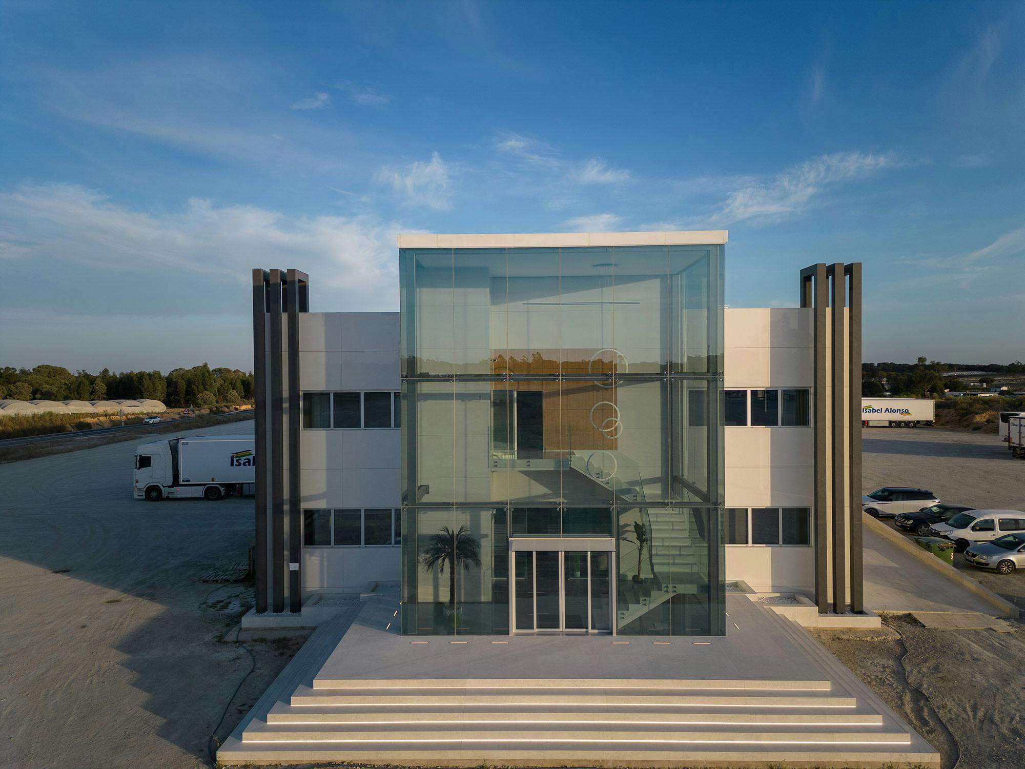 Image of Isabel Alonso Bonares 23 1.jpg?auto=format%2Ccompress&ixlib=php 3.3 in New headquarters for the Isabel Alonso haulage company in Bonares (Huelva): a tribute to innovation in design and materials - Cosentino