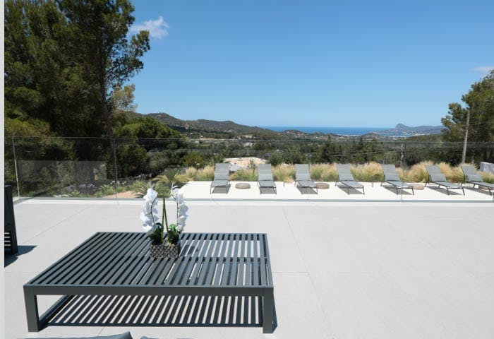 Image number 35 of the current section of Continuous and durable outdoor spaces in Cosentino Ireland