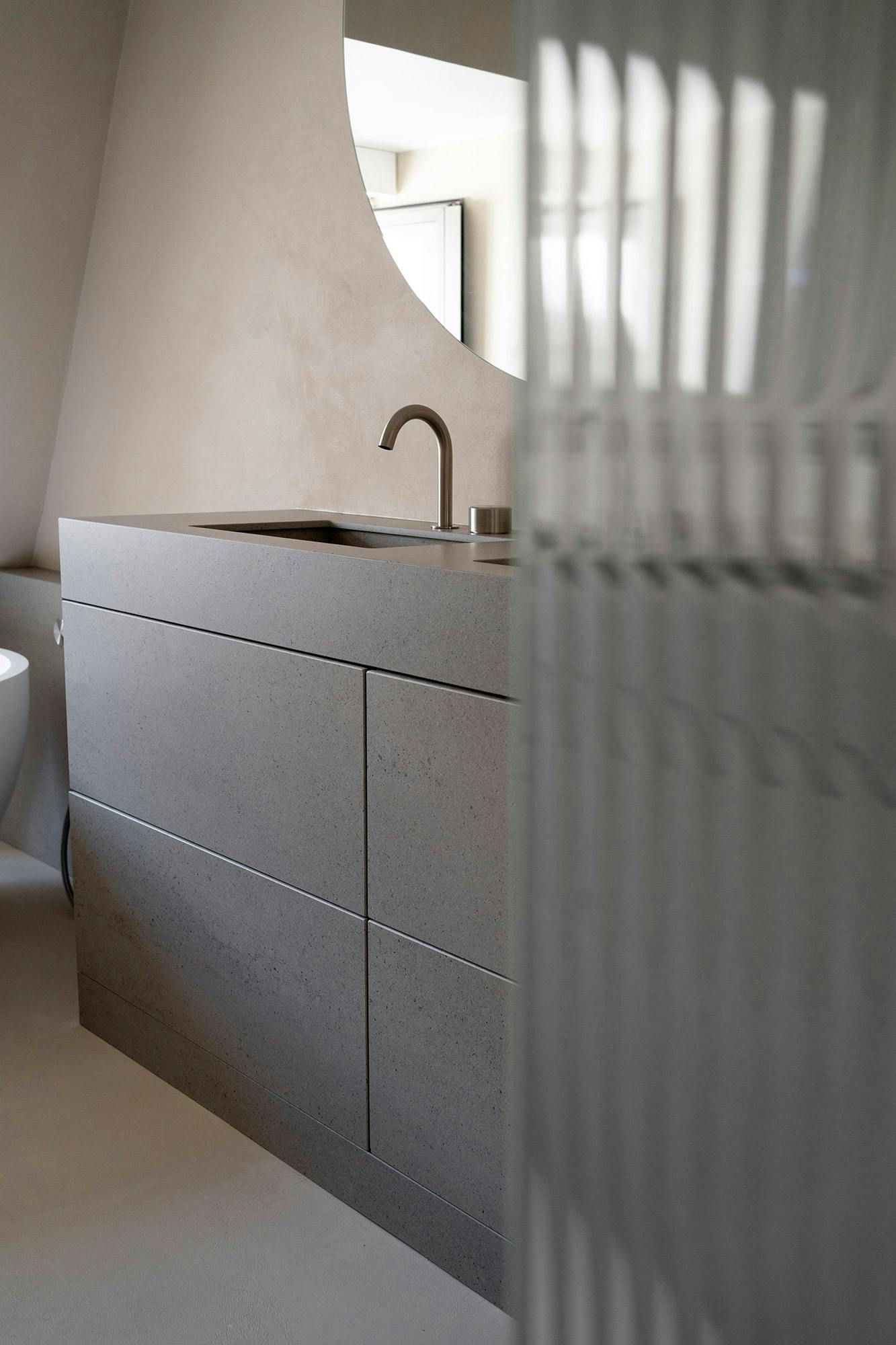 Image number 41 of the current section of Studio Costa Molinos turns to Dekton for the innovative vanity unit in the home of French influencers J’aime tout chez toi in Cosentino Ireland