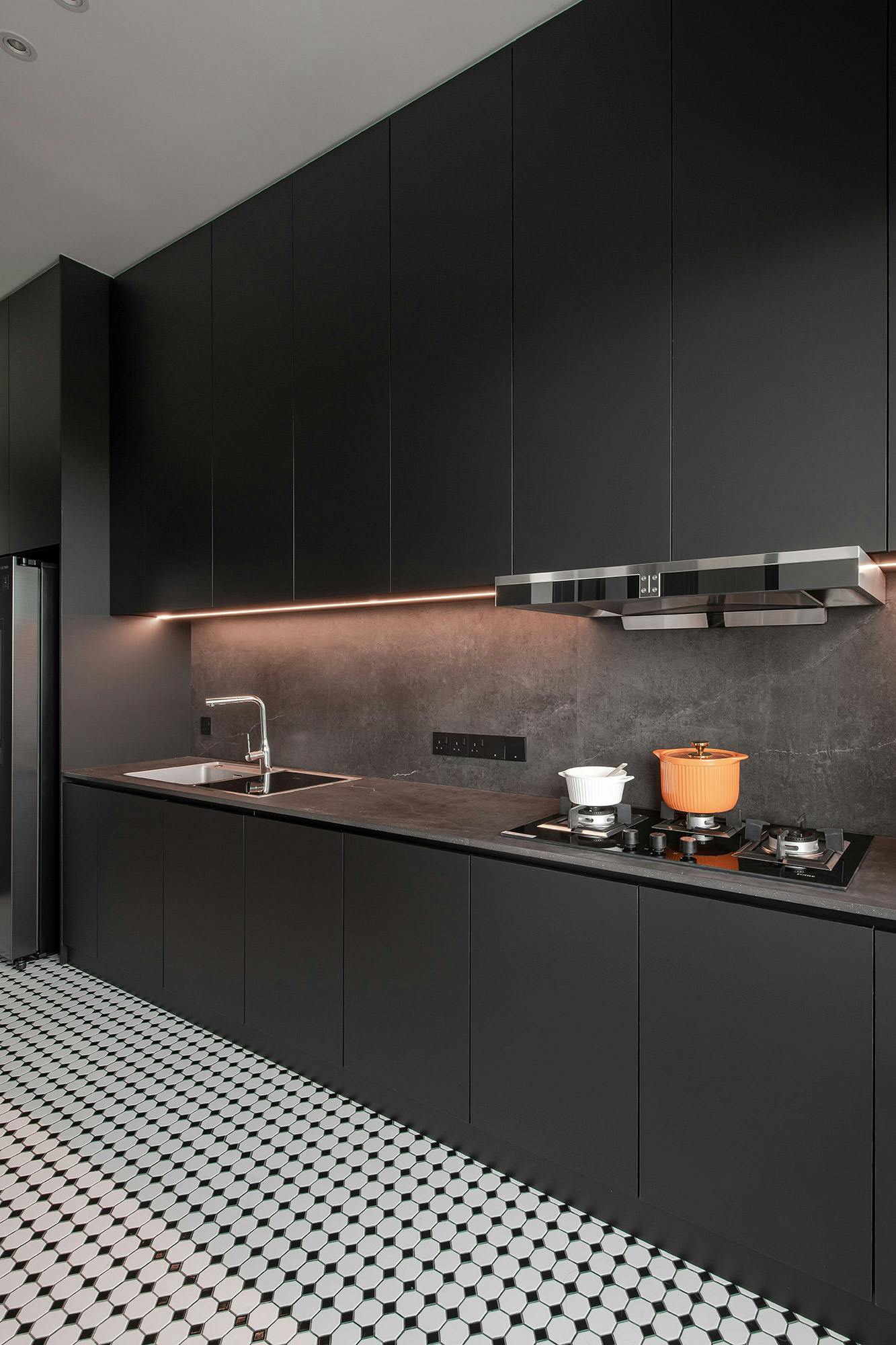 Image number 39 of the current section of Dekton Laos and Eter, the perfect colours for a luxurious designer villa in dark tones in Cosentino Ireland