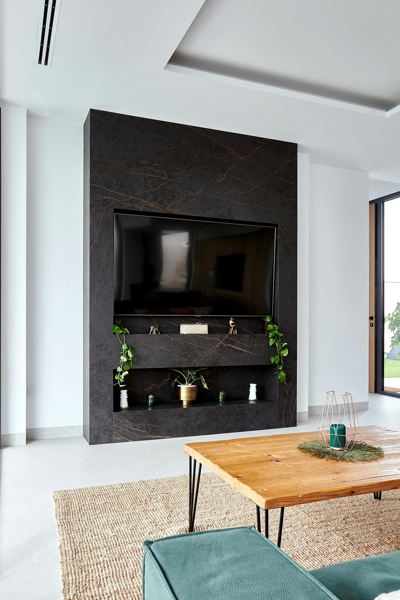 Image number 45 of the current section of Volumes in dialogue with Dekton in a single-family home in Cosentino Ireland