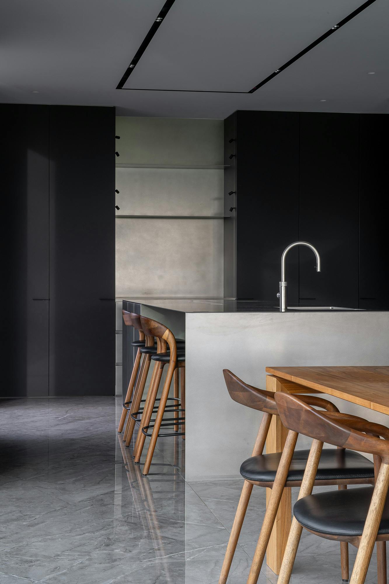 Image number 34 of the current section of The floor in the spotlight: how eye-catching design enhances minimalist architecture in Cosentino Ireland