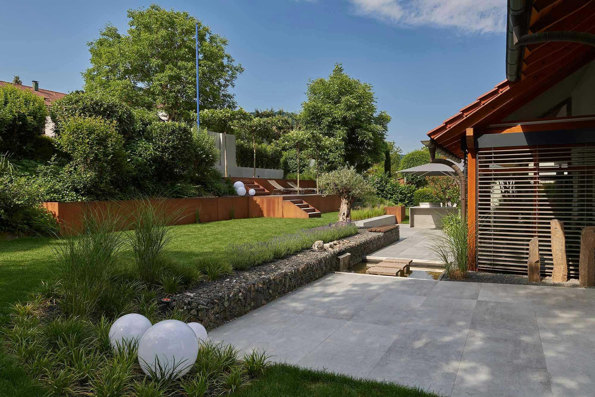 Image number 35 of the current section of Dekton, the perfect solution for a garden exposed to extreme temperature changes in Cosentino Ireland