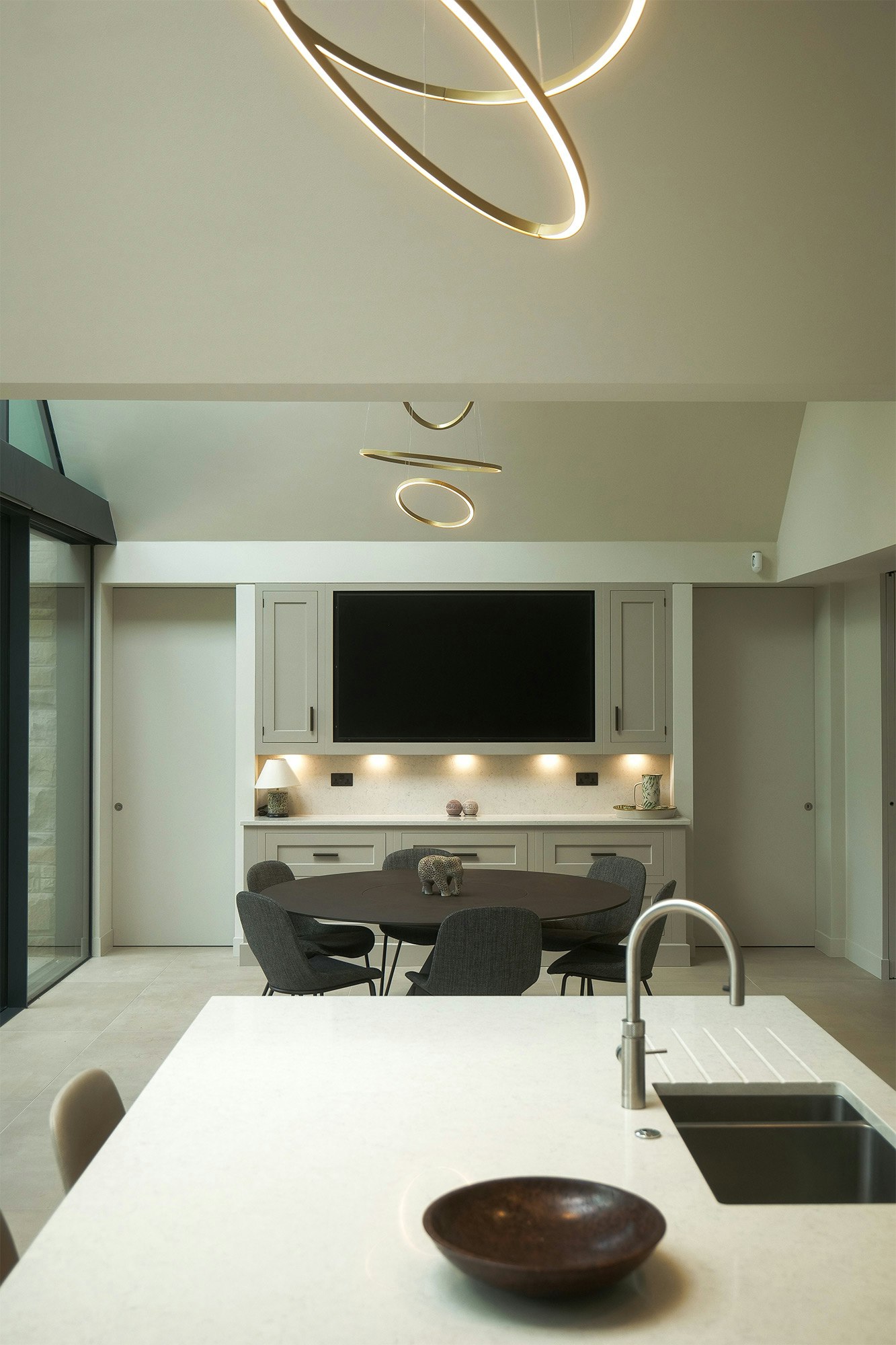 The elegant bespoke Dekton fireplace that catches the eye Cosentino