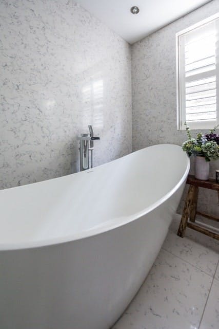 Image of amandalamb bathroom 1.jpg?auto=format%2Ccompress&ixlib=php 3.3 in TV Presenter and Property Expert Amanda Lamb Updates London Home with Silestone® - Cosentino