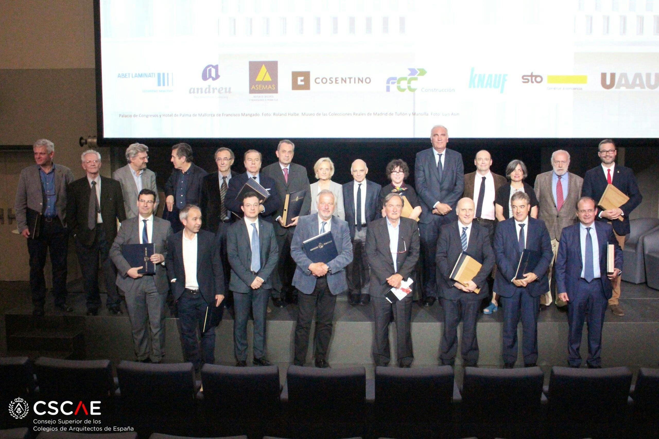 Image of Foto familia premiados Acto Premios PAE y PUE Wanda b scaled.jpg?auto=format%2Ccompress&ixlib=php 3.3 in Cosentino in the celebration of Spanish architecture and urban planning - Cosentino