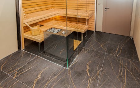 This sauna reaches its full wellness potential thanks to Dekton