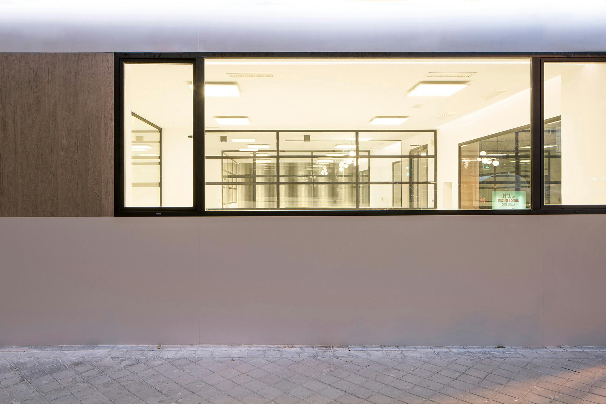 Image of OficinaCSIF 72.jpg?auto=format%2Ccompress&ixlib=php 3.3 in The CSIF headquarters in Granada shows off its façade thanks to Dekton - Cosentino