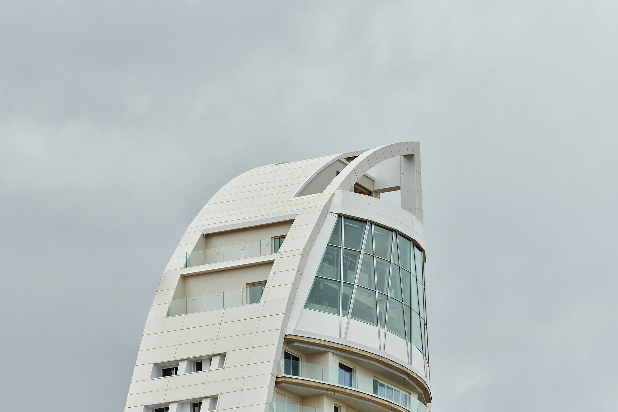 Image of delfin tower benidorm 15.jpg?auto=format%2Ccompress&ixlib=php 3.3 in Dekton presents the world’s first curved and ventilated façade made of ultra-compact stone - Cosentino
