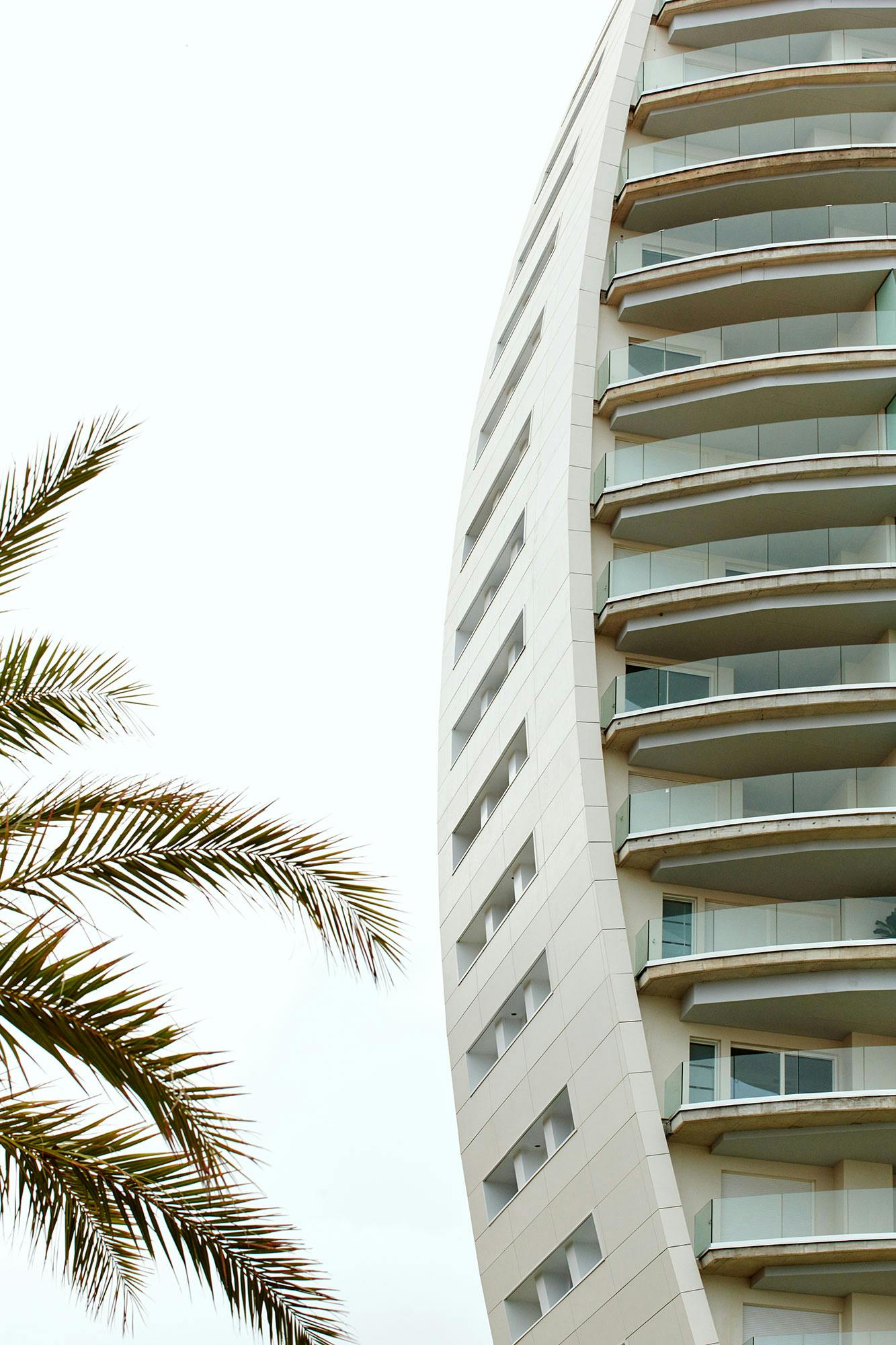 Image of delfin tower benidorm 8.jpg?auto=format%2Ccompress&ixlib=php 3.3 in Dekton presents the world’s first curved and ventilated façade made of ultra-compact stone - Cosentino