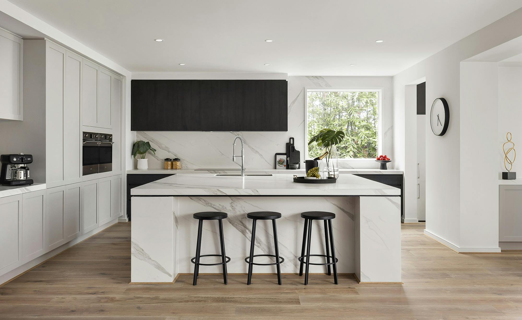 Image of UEGB608914 Redstone Estate Anberlyn Hero 61.jpg?auto=format%2Ccompress&ixlib=php 3.3 in {{Silestone and Dekton are the guiding threads in this Australian home, whose heart and soul is the kitchen}} - Cosentino