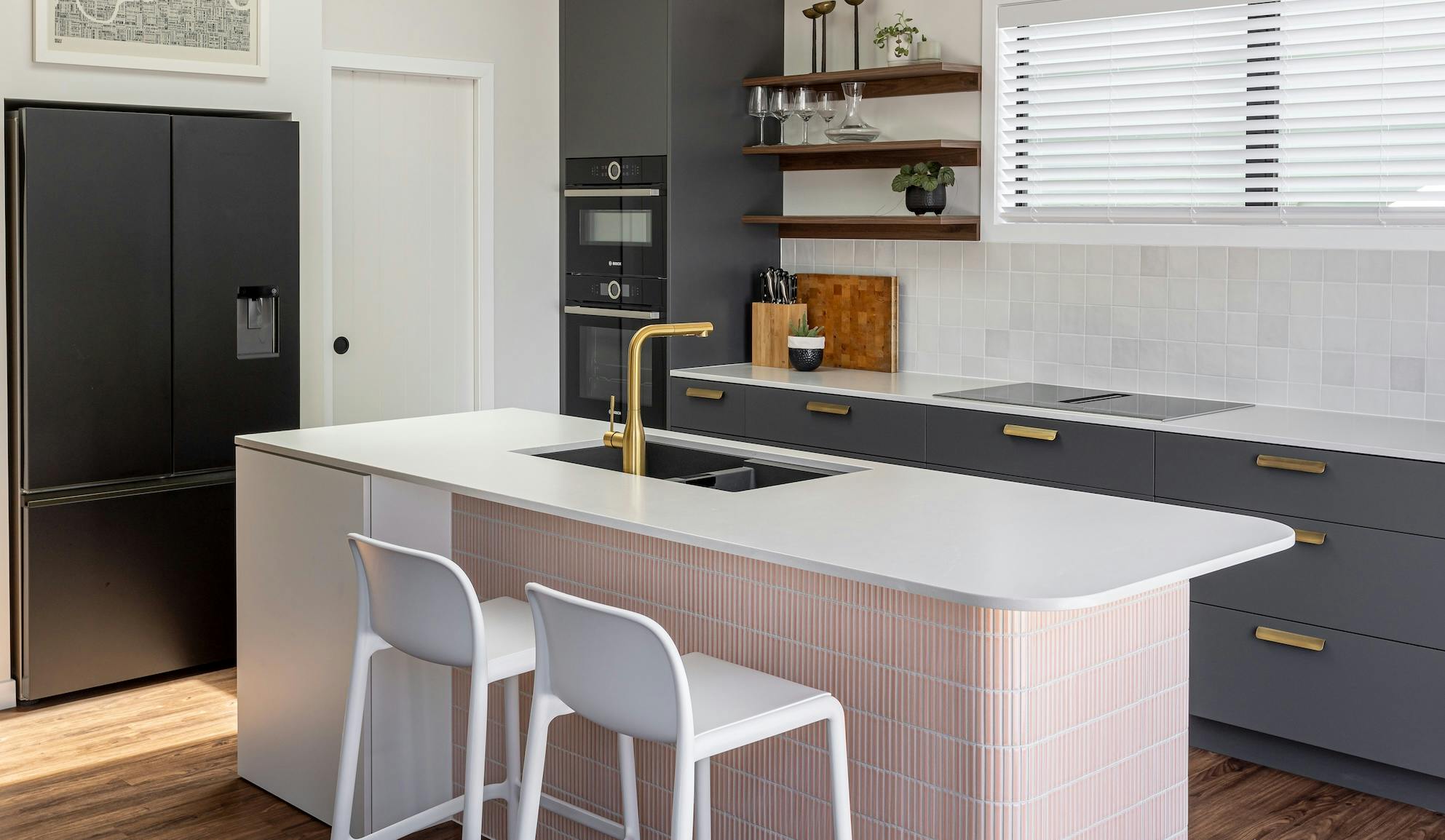 Image of 0M5A2843 0003095.jpg?auto=format%2Ccompress&ixlib=php 3.3 in Silestone Pairs with Pink in a New Kitchen - Cosentino