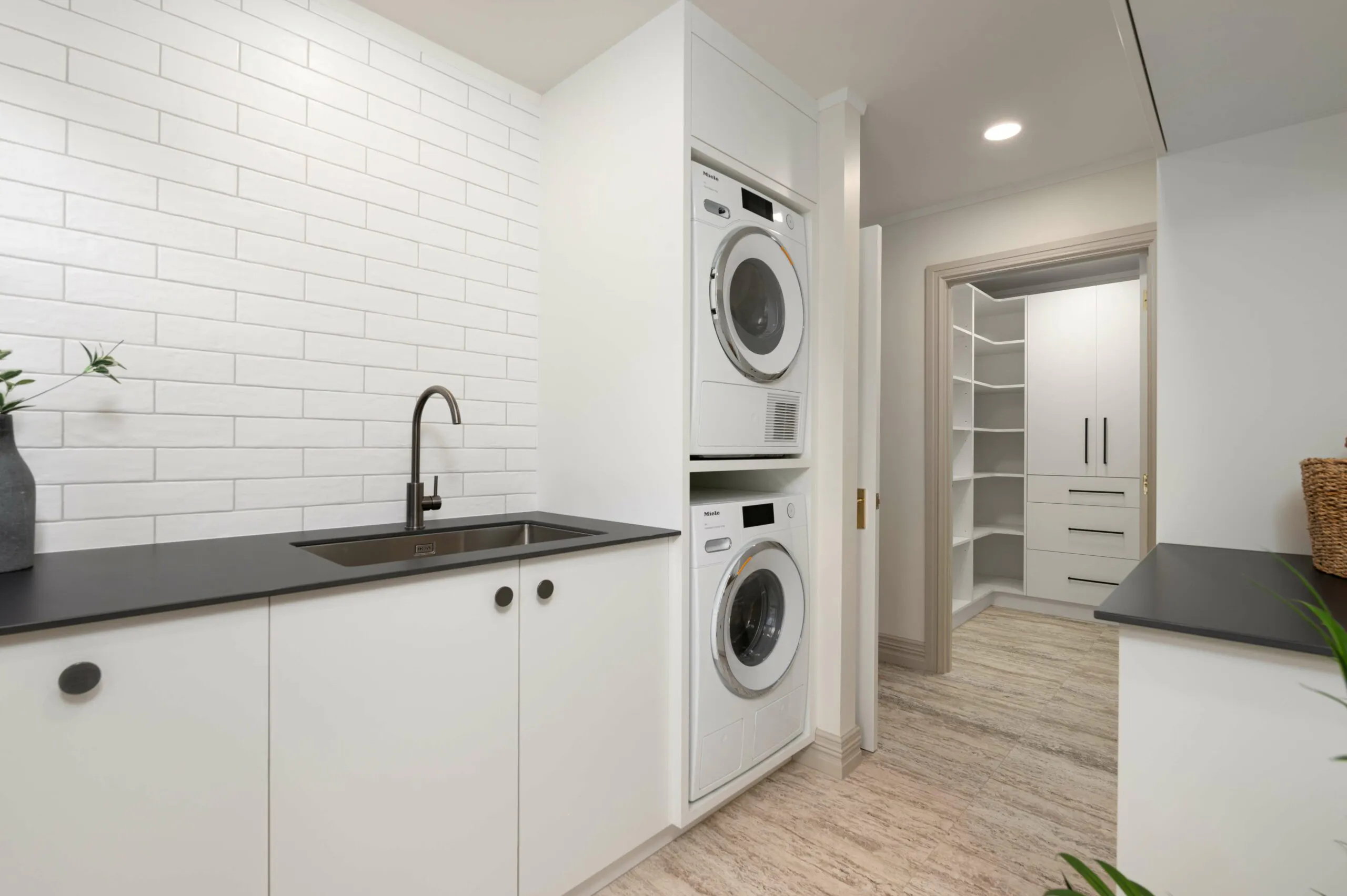 BR1_6619-scaled-1 Image 37 of BR1 6619 scaled 1.jpg?auto=format%2Ccompress&ixlib=php 3.3 in Bronwyn Turton - Cosentino