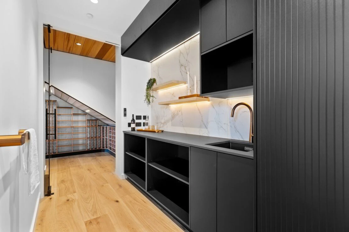 Hayley Peterson (18) Hayley Peterson (18)