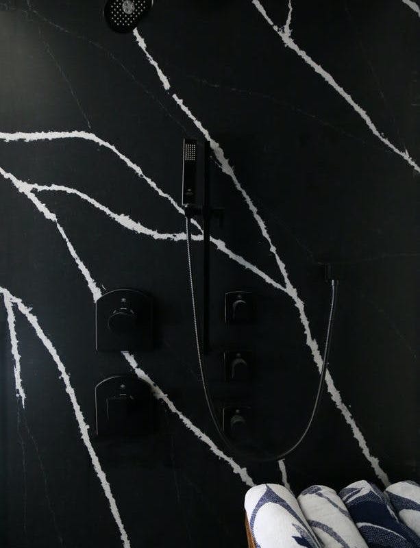 Image of plato ducha negro marquina 1 613x800 1.jpg?auto=format%2Ccompress&ixlib=php 3.3 in black-shower-trays - Cosentino