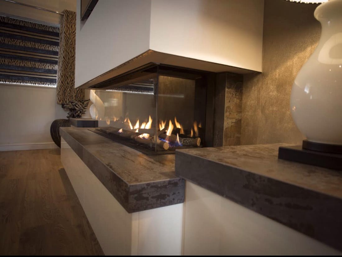 Image of Dekton Trilium Fireplace 4.jpeg?auto=format%2Ccompress&fit=crop&ixlib=php 3.3 in The welcoming warmth of home that only a fireplace can offer - Cosentino