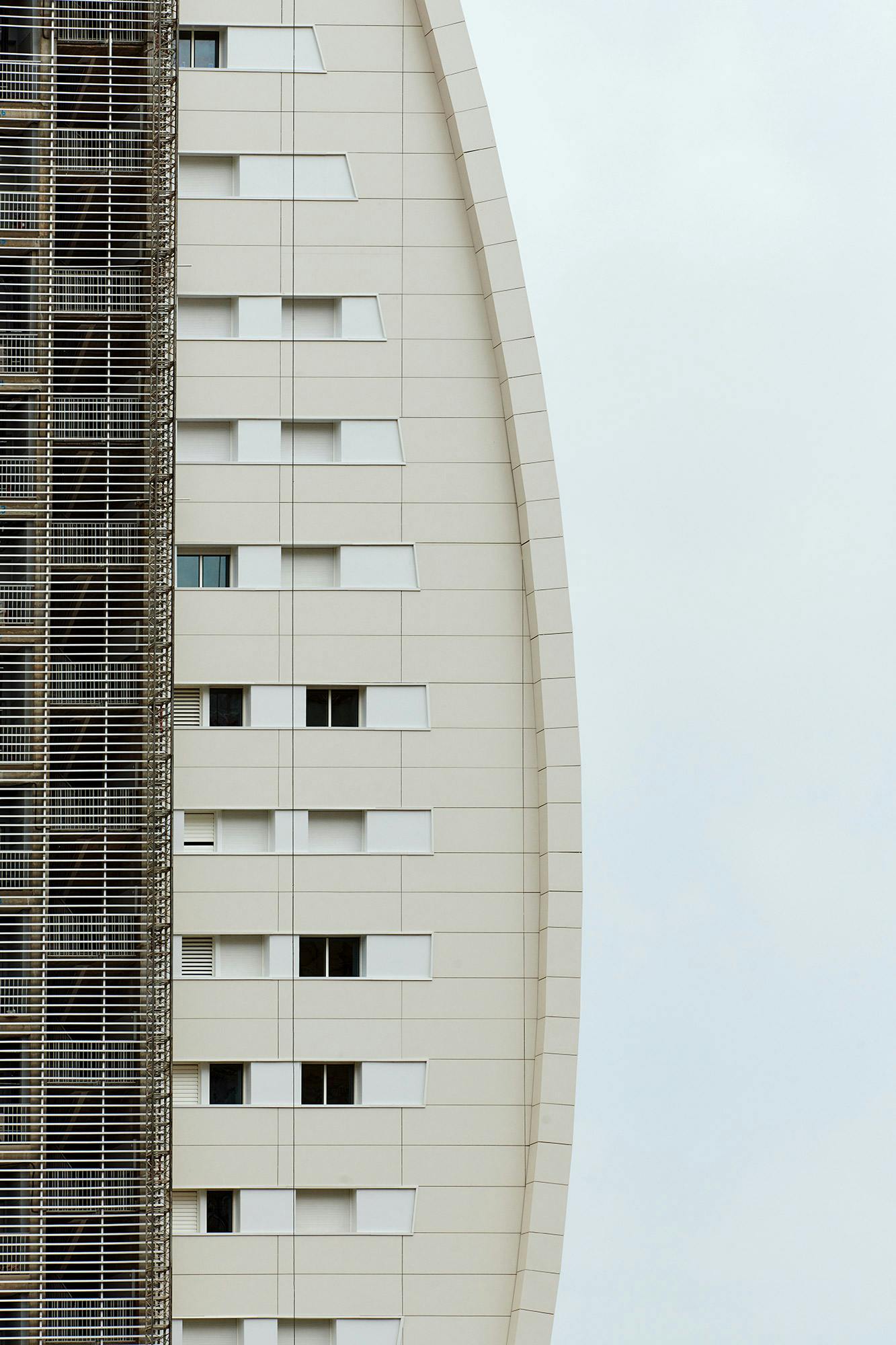 Image of delfin tower benidorm 7.jpg?auto=format%2Ccompress&ixlib=php 3.3 in Dekton presents the world’s first curved and ventilated façade made of ultra-compact stone - Cosentino