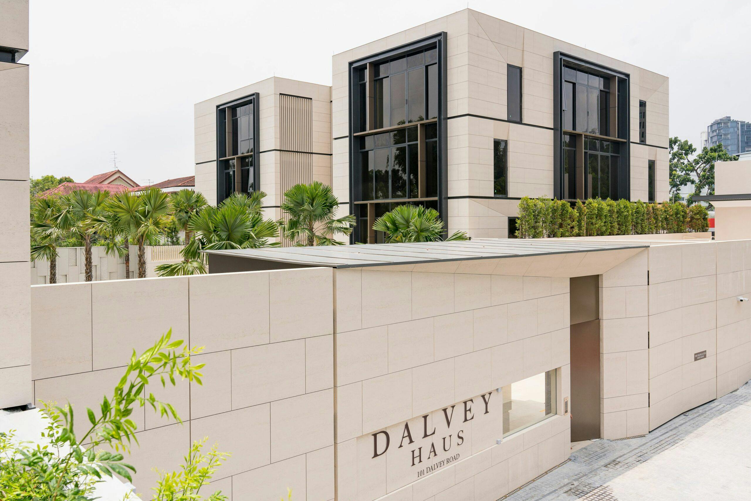 Image of dalvey house.1 scaled.jpg?auto=format%2Ccompress&ixlib=php 3.3 in Facade Versatility: From stately rectilinear shapes to breathable skins and fancy faceted volumes, Dekton clads them all - Cosentino