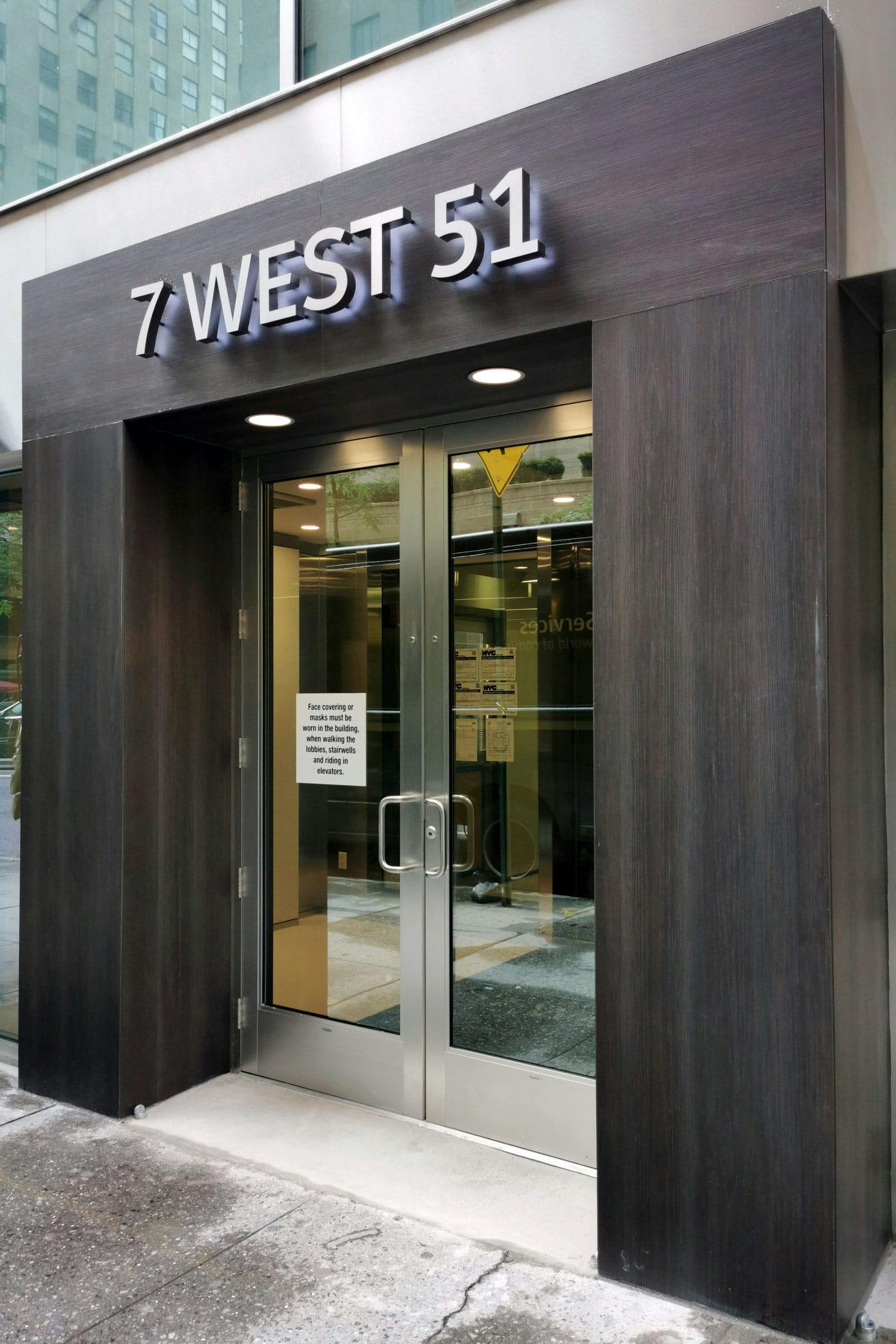 Imagen número 34 de la sección actual de Manhattan facade 7 West 51st