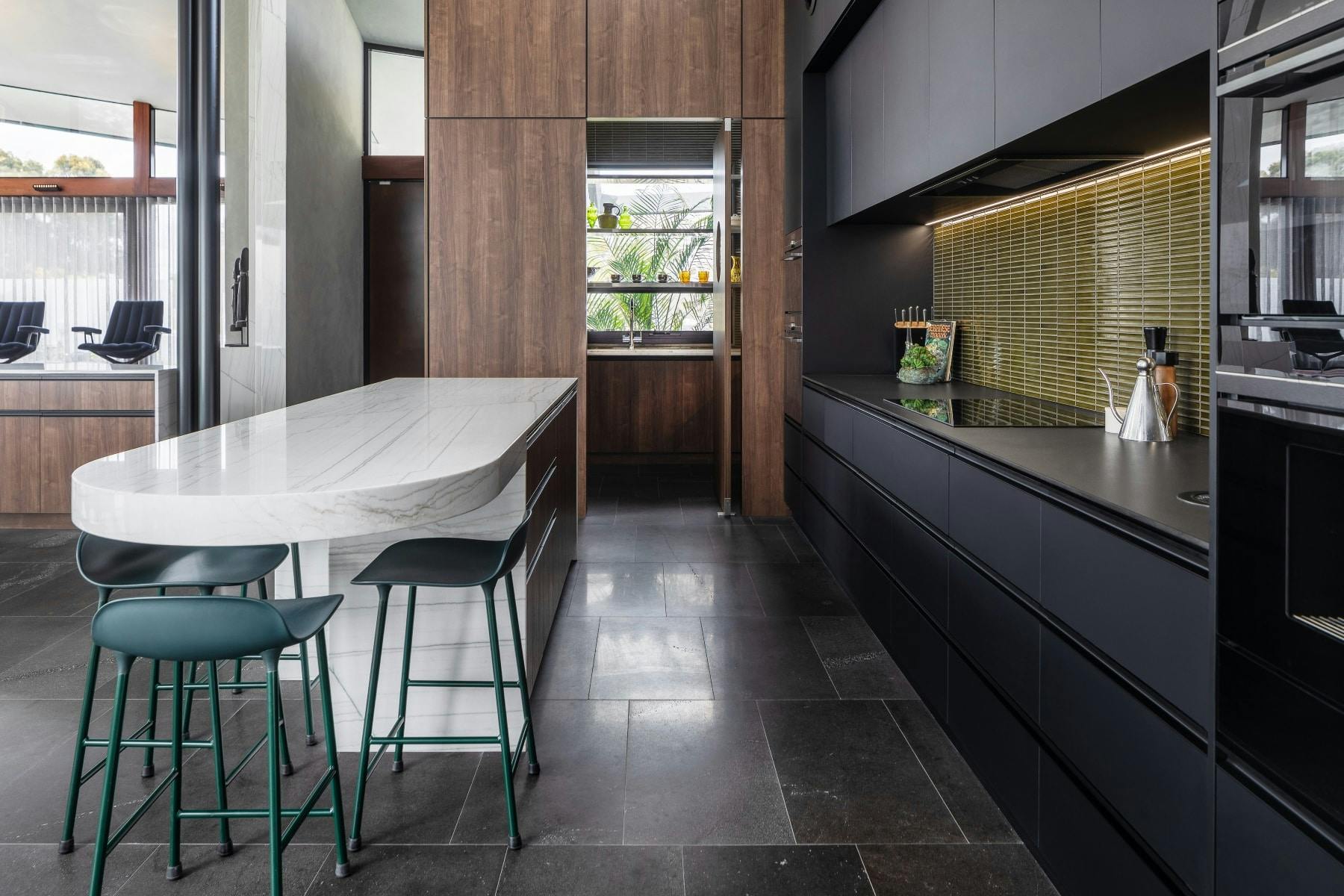 Imagen número 43 de la sección actual de This ‘new traditional’ style home relies on stylish and robust materials such as Dekton and Sensa