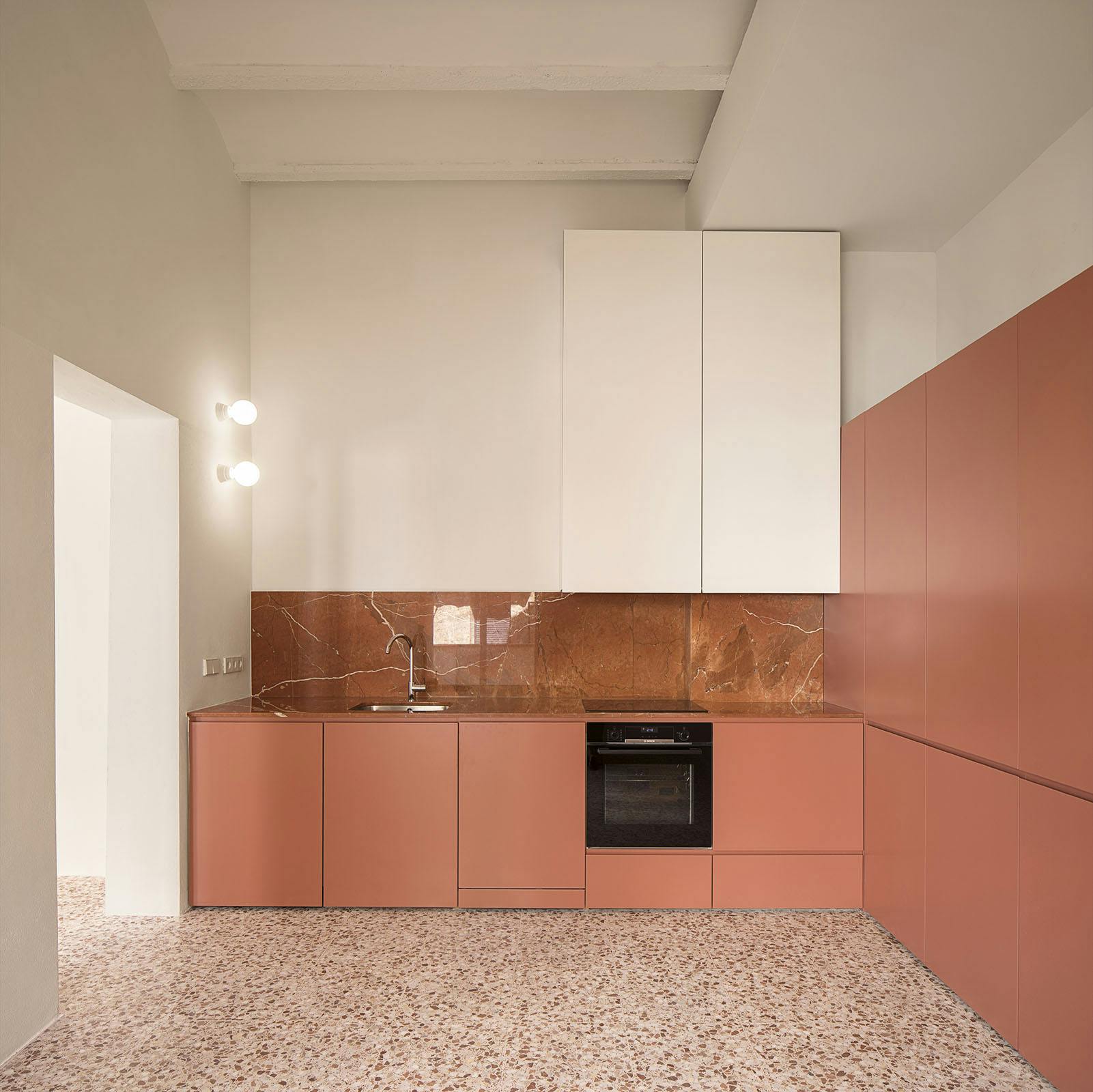 Imagen número 2 de la sección actual de Colores tierra y mucho diseño en esta vivienda en Barcelona