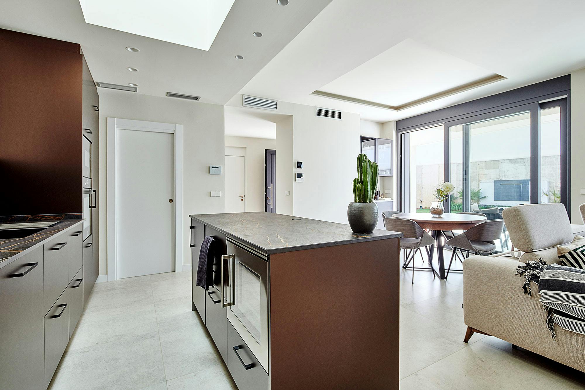 Imagen número 55 de la sección actual de Una vivienda Passivhaus tan estética como sostenible en la que se aprovecha la versatilidad de Dekton