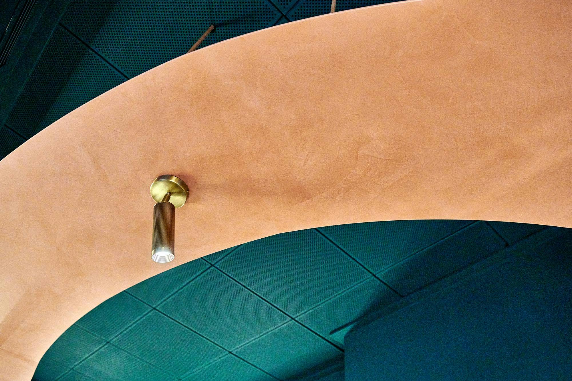 Imagen número 51 de la sección actual de Dekton da carácter a la barra y el techo con formas orgánicas de este original restaurante en Valencia