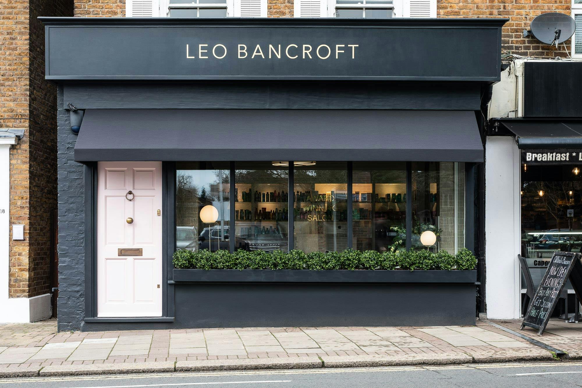 Imagen número 34 de la sección actual de Dekton, una superficie tan elegante como práctica para la peluquería de lujo Leo Bancroft