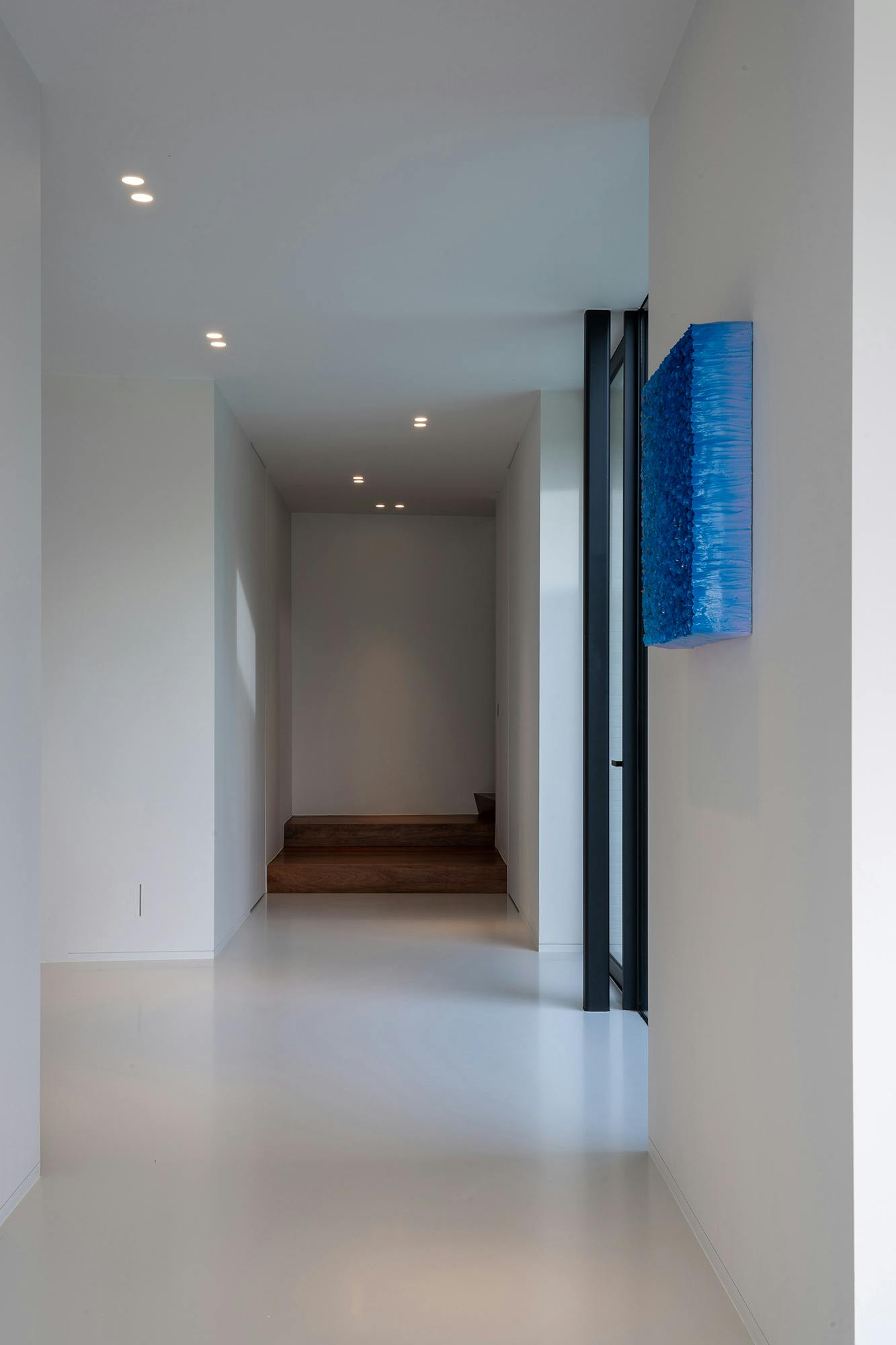 Imagen número 38 de la sección actual de El suelo como centro de atención: cómo el diseño impactante realza la arquitectura minimalista