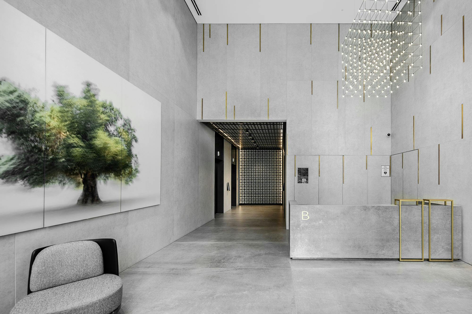 Imagen número 36 de la sección actual de Una oficina escultural, moderna y minimalista revestida completamente con placas de Dekton 