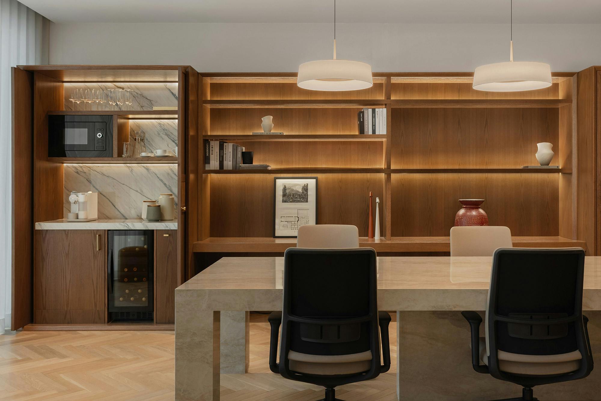 Imagen número 38 de la sección actual de Una oficina escultural, moderna y minimalista revestida completamente con placas de Dekton 