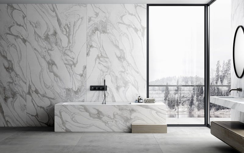 Baño blanco y gris con ventanal
