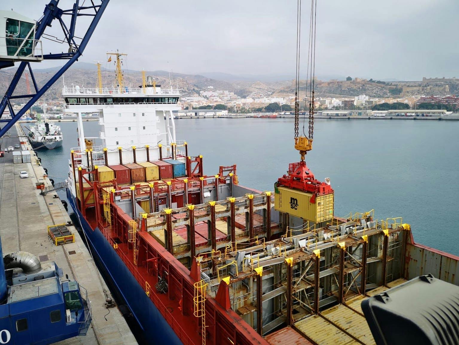 Imagen número 75 de Grupo Cosentino bate récords en el Puerto de Almería con la operativa del portacontenedores Mistral