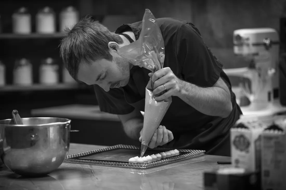 @etoilerestaurang and masterchef @jlagers showcooking on Dekton Sogne Image 35 of @etoilerestaurang and masterchef @jlagers showcooking on Dekton Sogne .jpg?auto=format%2Ccompress&fit=crop&ixlib=php 3.3 in Cómo fomentar el bienestar desde tu cocina - Cosentino