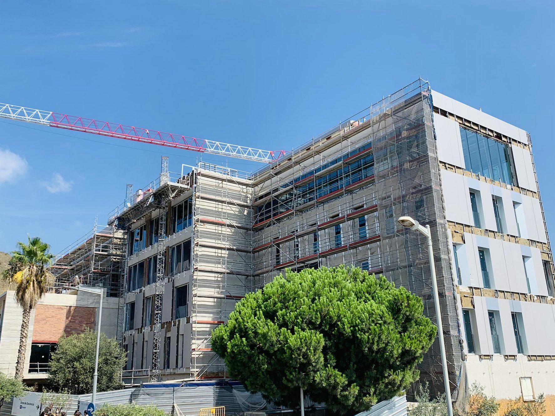 Cosentino Reviste La Fachada Del Nuevo SJD Pediatric Cancer Center ...